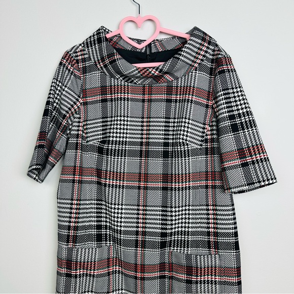 Trina Turk Maleko Short-Sleeve Shift Black and Red Plaid Dress Size 8 - Picture 4 of 11